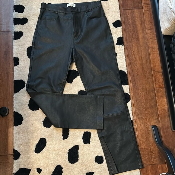 & Other Stories Pants - And Other Stories high-waist, straight leg black leather Jean size 8/40